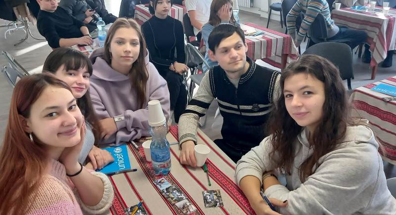 Команда Творчого активу ТНПУ - Сестри Вікіпедії і Лев